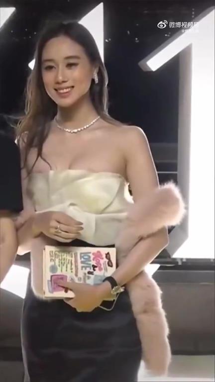 何猷君最小的妹妹何超欣，她出生时赌王已经78岁