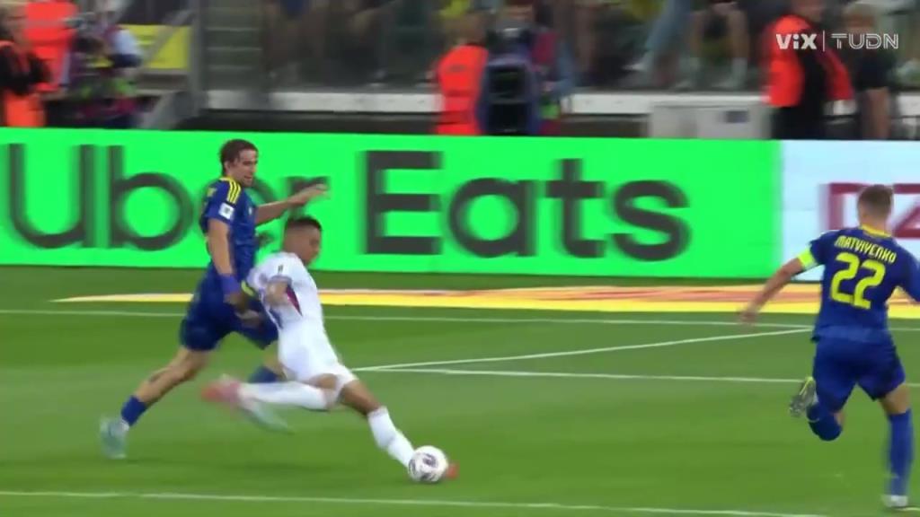 姆总超强个人能力！姆巴佩单挑后卫杀入禁区卧射破门！