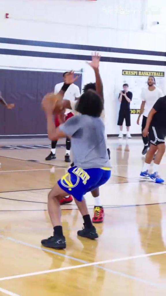 勇士的未来！穆迪休赛期训练集锦！这个造型属实有点……