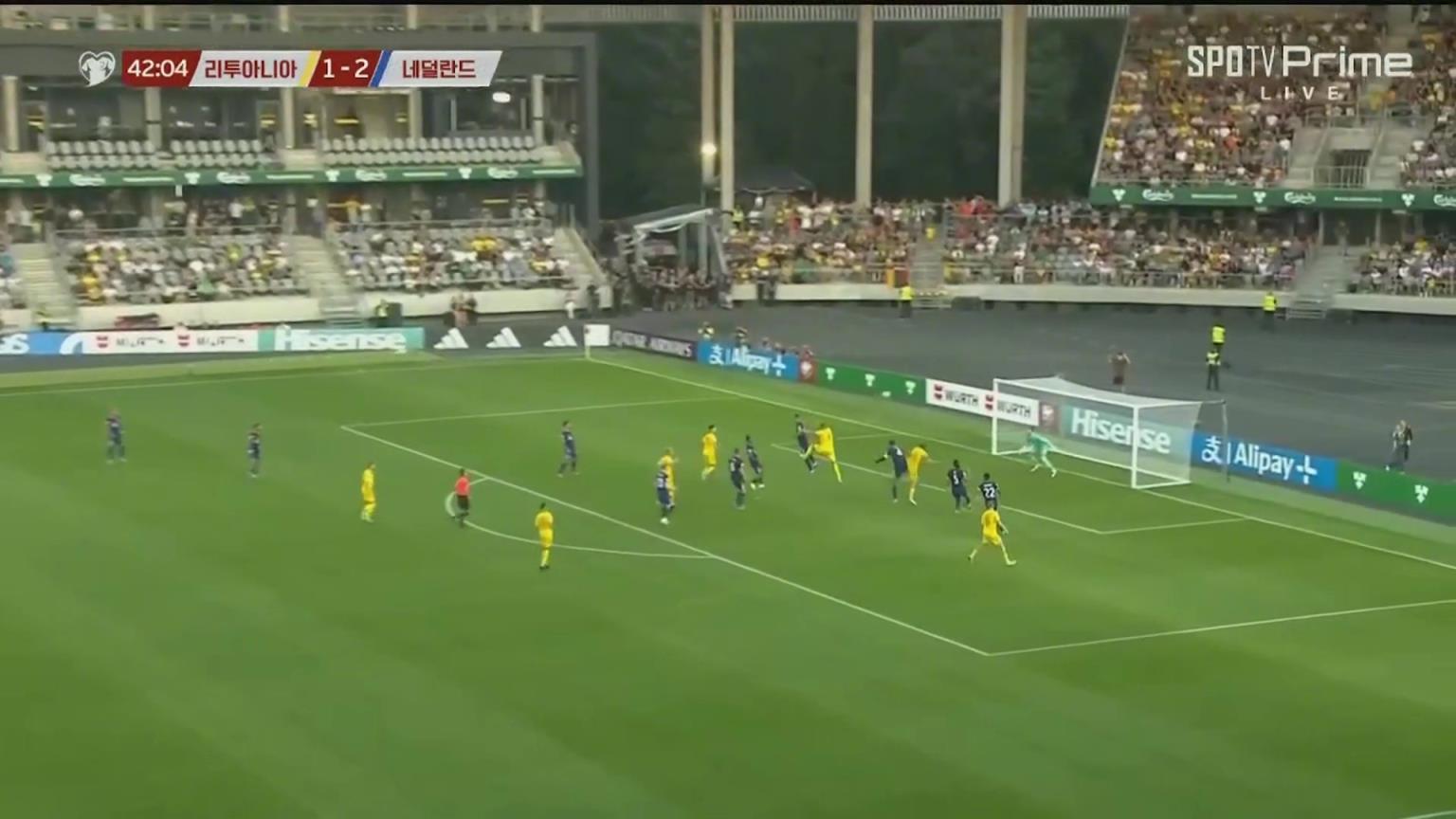 荷兰被连追两球！吉内蒂斯精准制导，吉尔德瓦伊尼斯头槌扳平