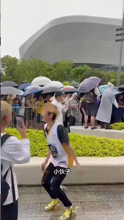 马健：老詹中国行混入一位库密，双方网上激烈对立&线下一团和气