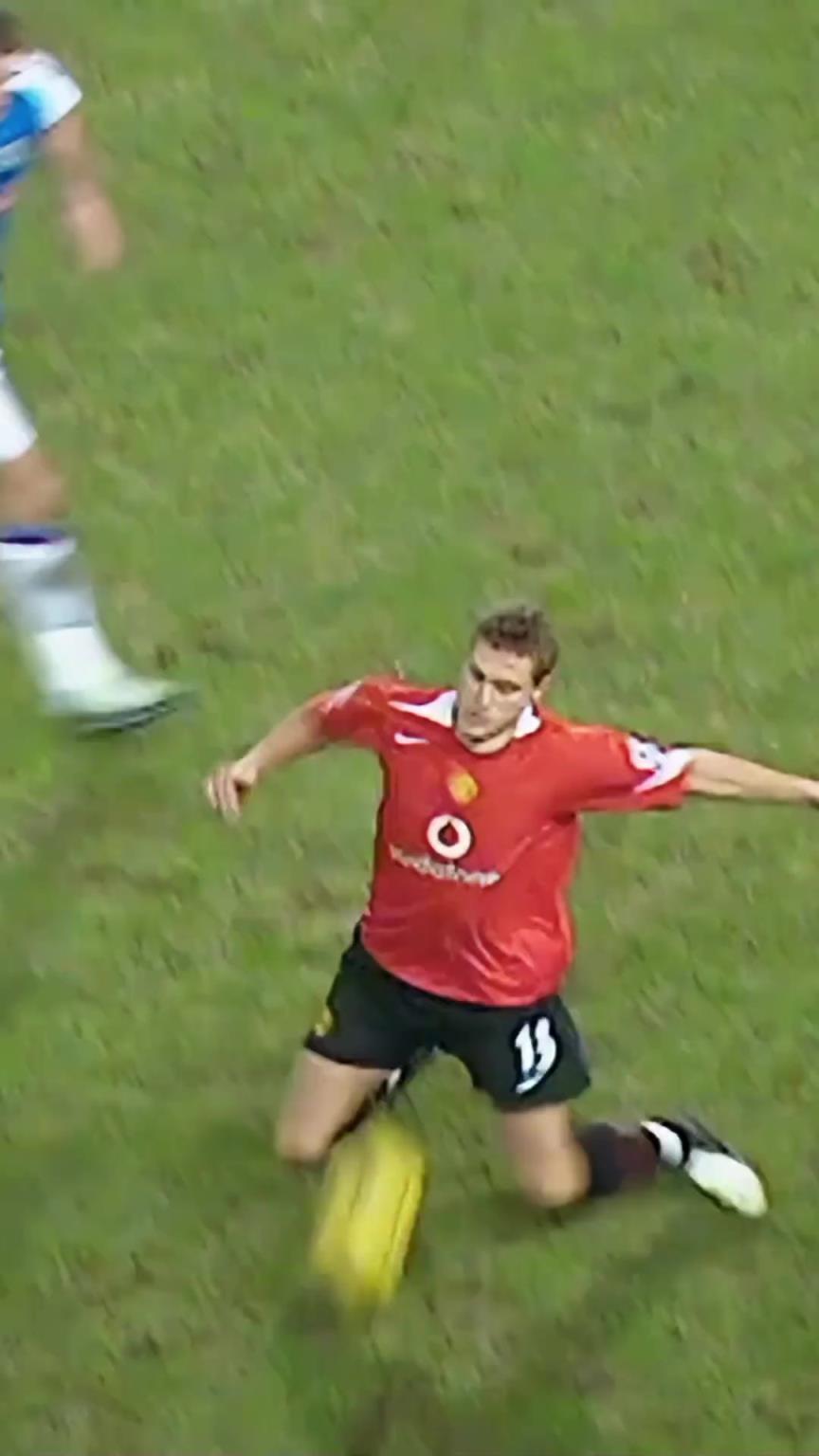 这就是职业球员的选择，维迪奇用“第三支脚”停球