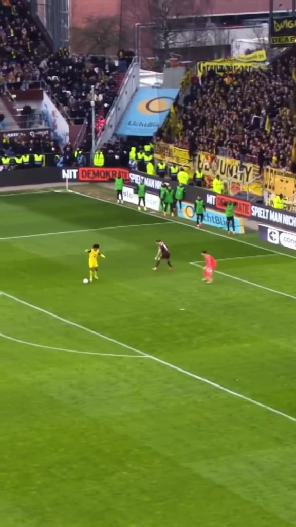 神奇小子!名场面:阿德耶米突破过人射门一气呵成!