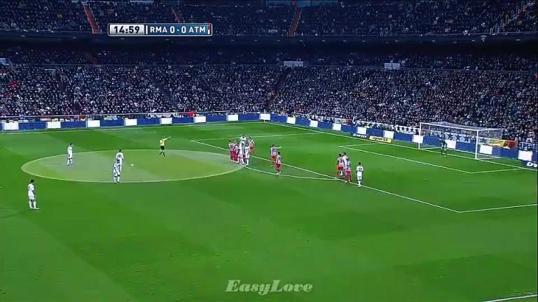 毫不讲理!名场面:C罗任意球击穿库尔图瓦,卡西一脸不可思议!