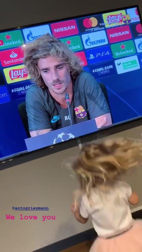 咋还鬼畜了呢？名场面：格里兹曼女儿看到爸爸上电视……